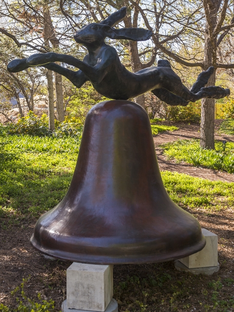 Barry Flanagan, Hare on Bell on Portland Stone Piers, 1983, bronze, limestone.
