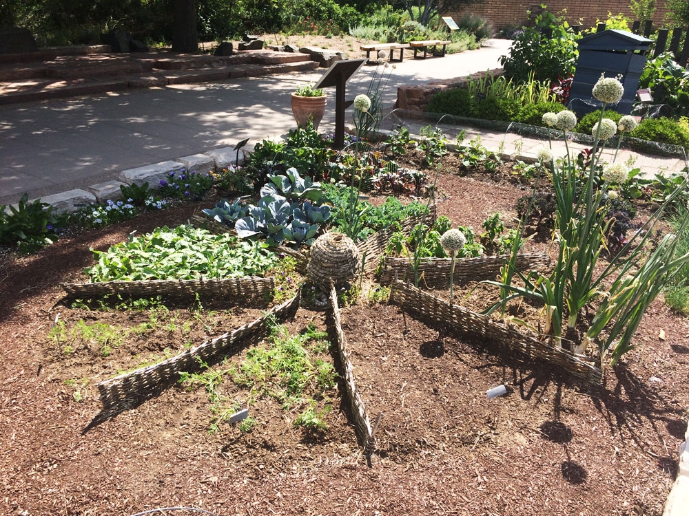 sectional star in le portager garden