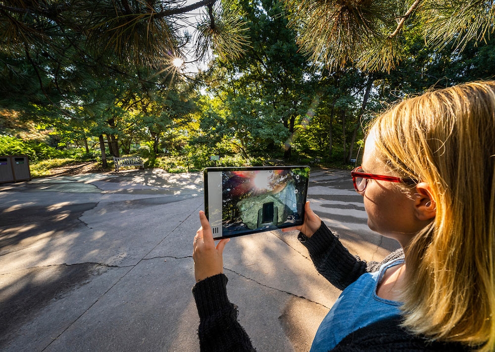 Timur Si-Qin, Biome Gateway, augmented reality artwork, 2021. Image © Scott Dressel-Martin. Timur Si-Qin, Biome Gateway, augmented reality artwork, 2021. Image © Scott Dressel-Martin.