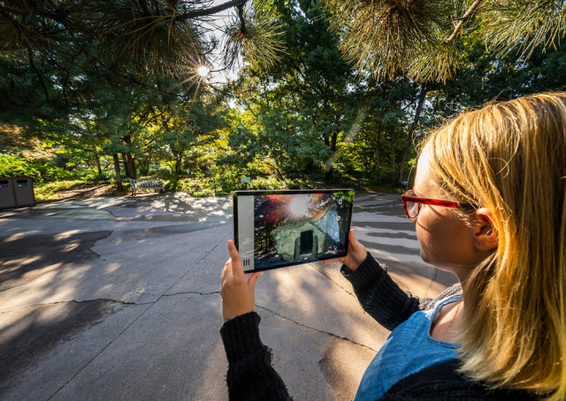 Timur Si-Qin, Biome Gateway, augmented reality artwork, 2021. Image © Scott Dressel-Martin. Timur Si-Qin, Biome Gateway, augmented reality artwork, 2021. Image © Scott Dressel-Martin.