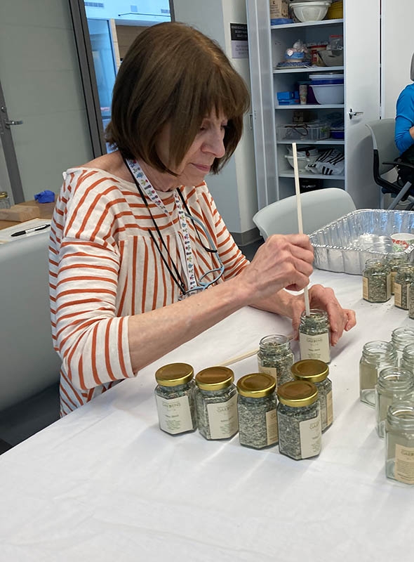 Filling jars