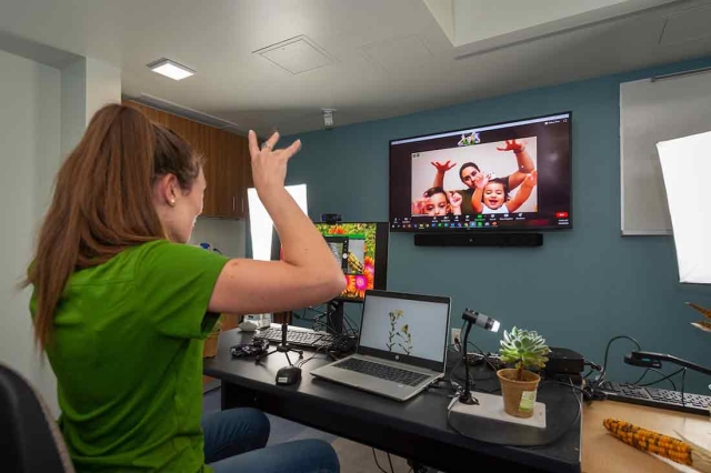 Person holding a remote meeting with a family on the computer screen